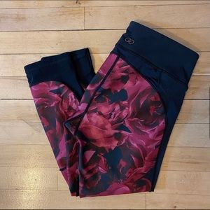 CALIA by Carrie Underwood red floral print cropped leggings